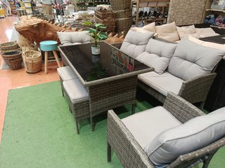 Sofa + Mesa + 2 Sillones + 2 pufs Ratan