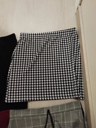 Lote 4 Faldas (Negra, Roja, Cuadros, Houndstooth)