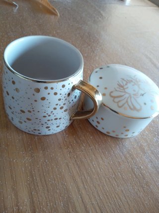 Tazza e contenitore decorati oro