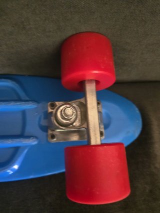 Patinete azul, para principiantes.