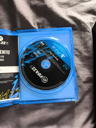 PS4 + FIFA 22 (sin mando)