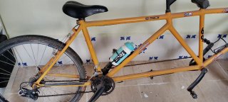Bicicleta tándem naranja