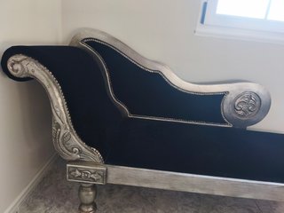 Diván Clásico Negro y Plateado