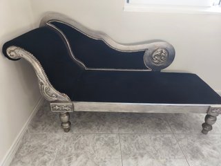 Diván Clásico Negro y Plateado