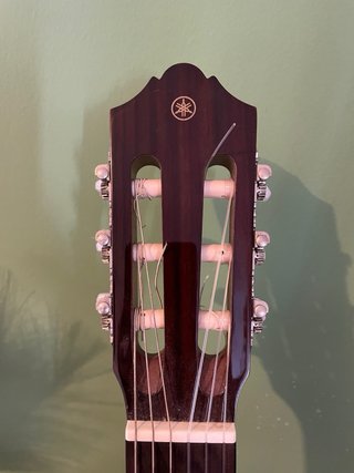 Guitarra Yamaha CG142C