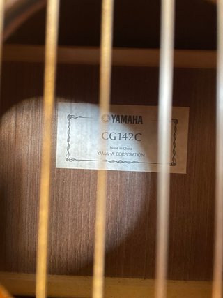 Guitarra Yamaha CG142C
