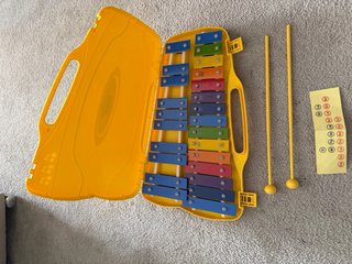 Xilófono infantil de colores con estuche