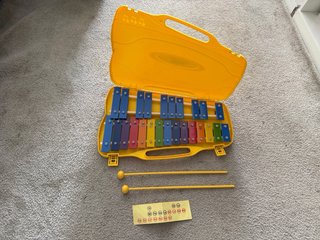 Xilófono infantil de colores con estuche
