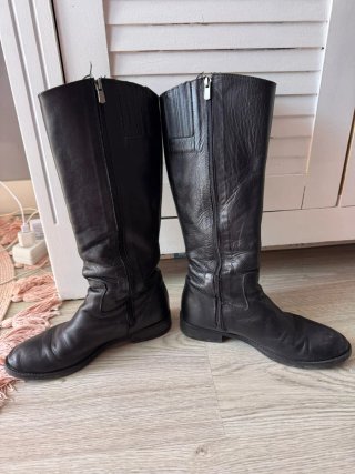 Botas altas negras sin tacón