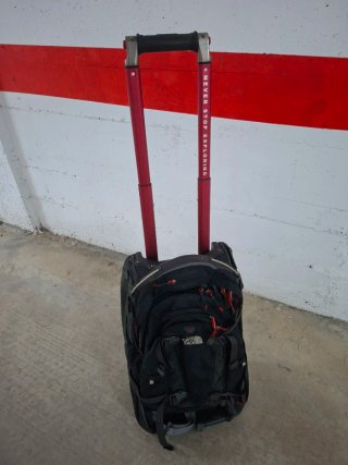 MALETA Mochila The North Face Negra y Roja