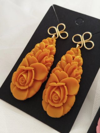 Pendientes flamenca/fiesta color mostaza