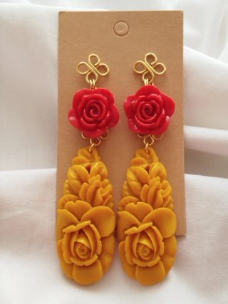 Pendientes flamenca rosas rojas y lágrimas mostaza
