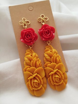 Pendientes flamenca rosas rojas y lágrimas mostaza