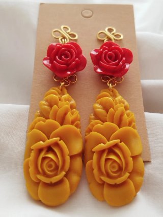 Pendientes flamenca rosas rojas y lágrimas mostaza