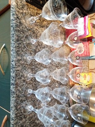 Piatti,porcellame,bicchieri cristallo,posate inox
