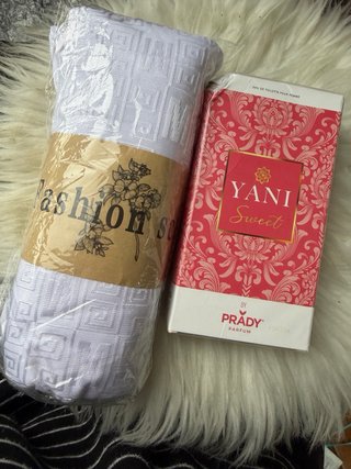 Perfume YANI Sweet y pañuelo