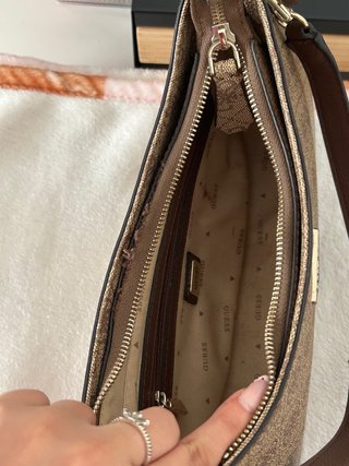 Bolso Guess Marrón y Dorado