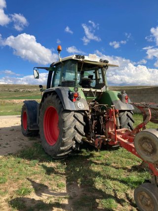 Tractor Fendt 818