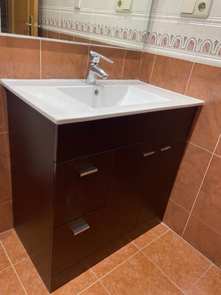 Mueble de baño madera y cerámica