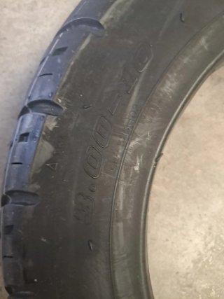 2 Neumático 3.00-10