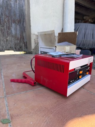Cargador de baterías Ferve Prima F-811 12V 6-12A