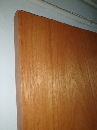 Puerta madera maciza con hueco para mascota