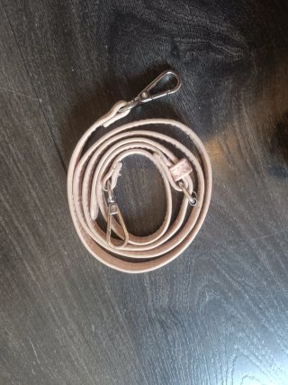 Bolso Stradivarius rosa efecto piel cocodrilo
