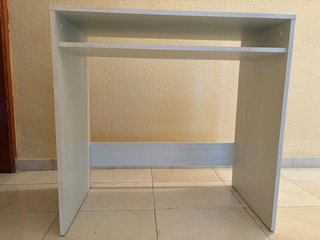 Escritorio moderno beige y blanco
