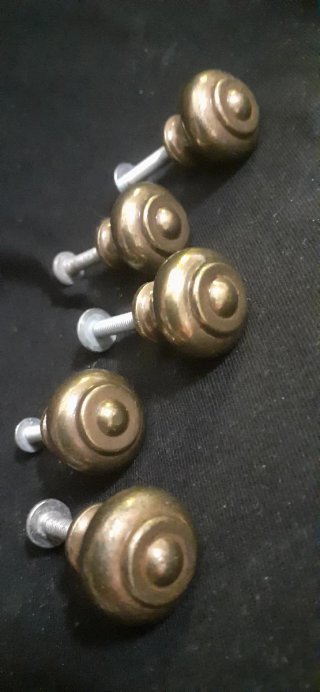 5 Pomos de bronce macizo. Tiradores antiguos.