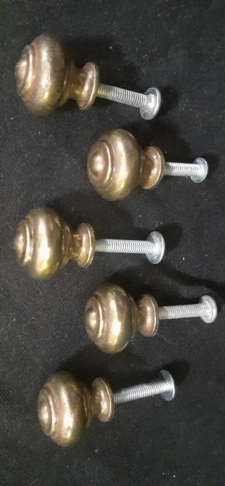 5 Pomos de bronce macizo. Tiradores antiguos.
