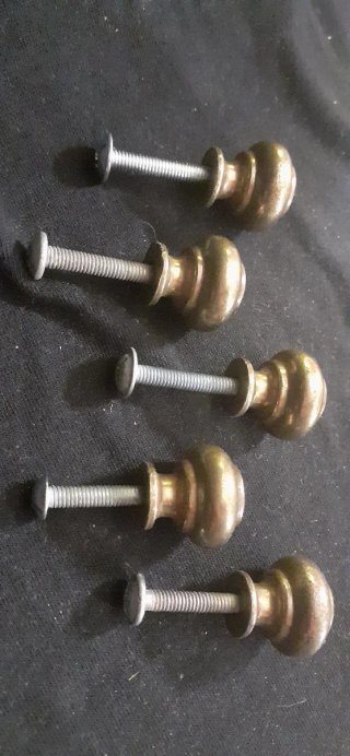 5 Pomos de bronce macizo. Tiradores antiguos.