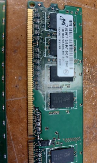 2 Memorias RAM DDR2 1GB