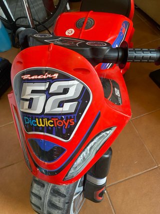 Moto infantil roja