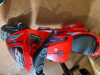 Moto infantil roja