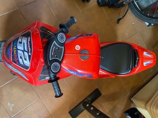 Moto infantil roja