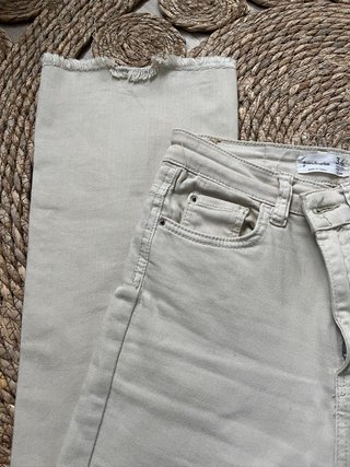 Pantalón beige Stradivarius Talla 34