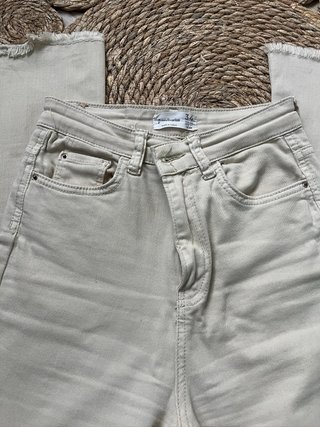 Pantalón beige Stradivarius Talla 34