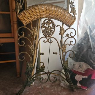 Espejo de pie con marco decorado