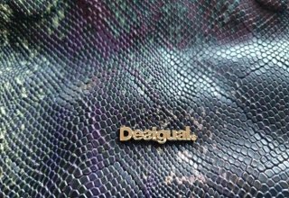 Bolso Desigual estampado serpiente