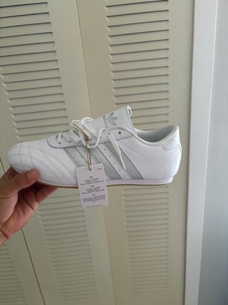 Adidas Zapatillas Blancas y Plateadas Sin Estrenar