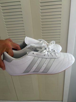 Adidas Zapatillas Blancas y Plateadas Sin Estrenar