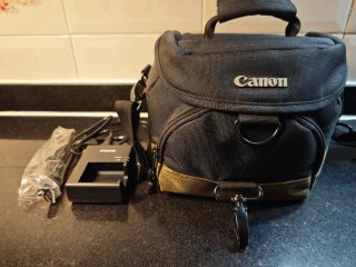 Canon EOS 1100D + 2 objetivos + bolsa