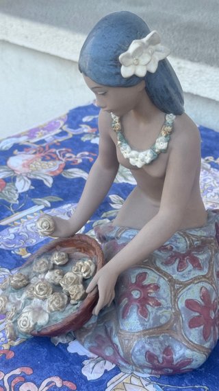 Figura Lladro Porcelana Mujer Flores