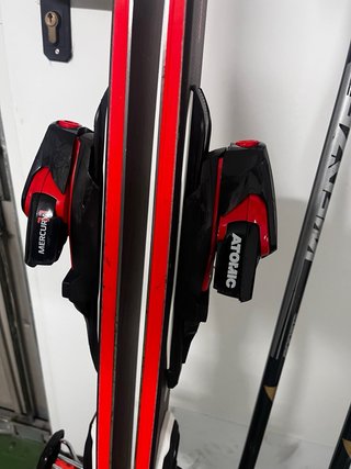 Esquís Atomic Redster X5 con fijaciones