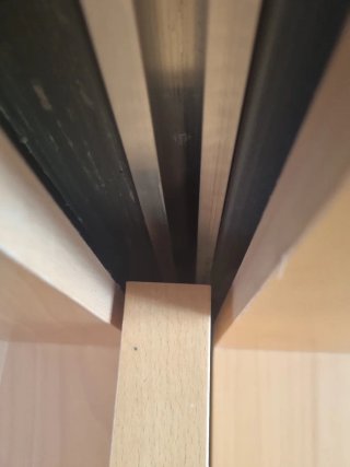 Puerta corredera con casonetos metálicos