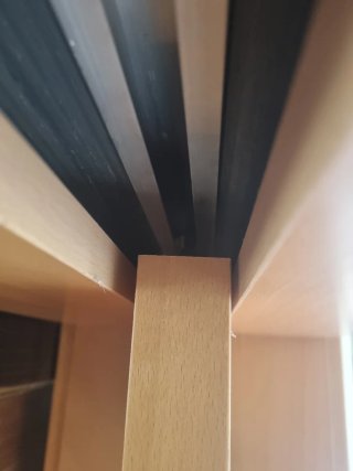 Puerta corredera con casonetos metálicos