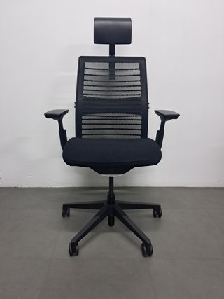 Sedia da ufficio ergonomica THINK v2 con poggiatesta professionale