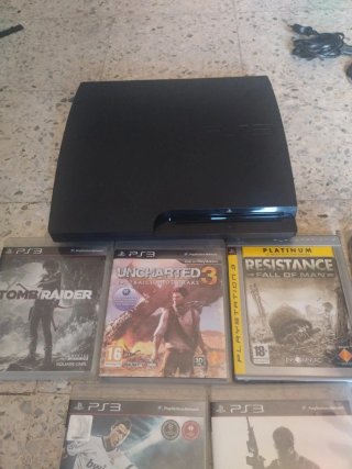 Consola Sony PS3 Negra + 6 juegos.