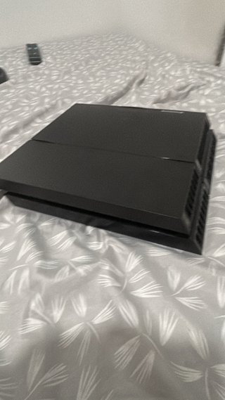 PS4 (PlayStation 4) Negra + Mando y Auriculares