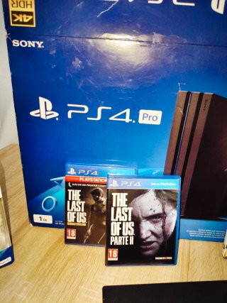 Consola PS4 Pro + 6 Juegos + 3 Mandos